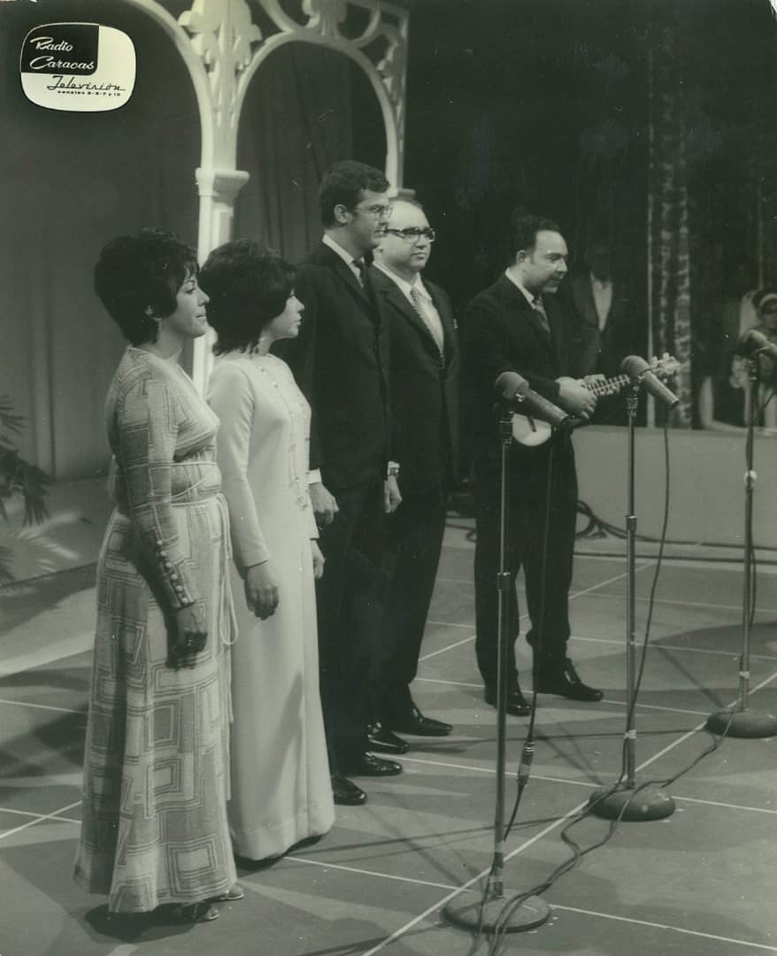 From left to right we see, in this presentation of the Quinteto Contrapunto on “Sábado Espectacular” on RCTV, Marina Auristela Guanche, Otilia Rodríguez, Efraín Arteaga, Jesús Sevillano, and Rafael Suárez.